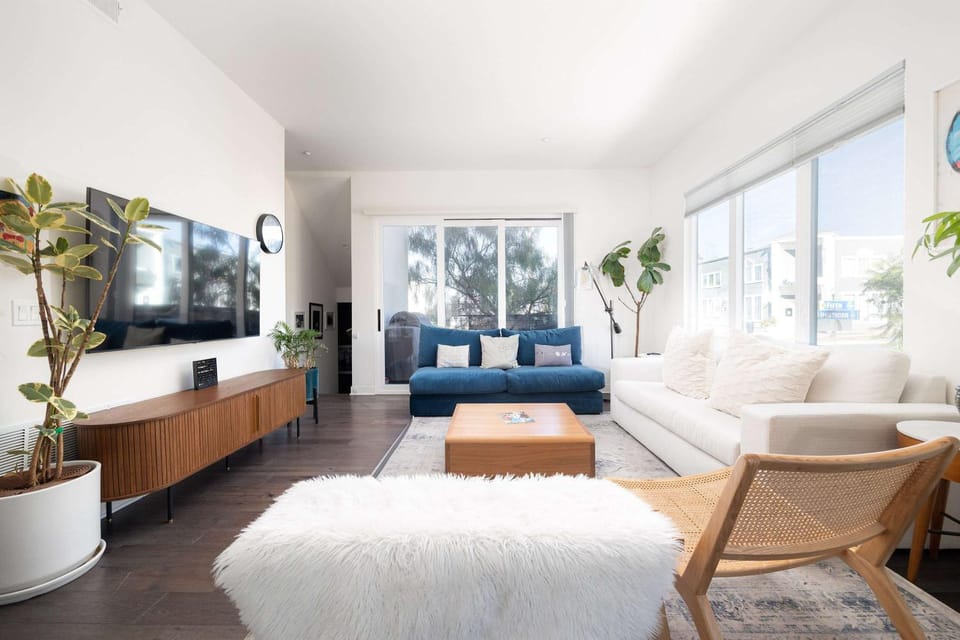 Walk to Balboa Park and Little Italy LUX Townhome House in San Diego