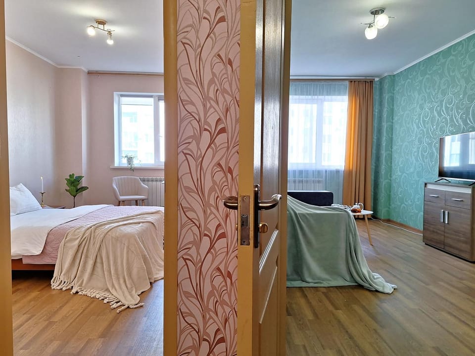 Bed, TV and multimedia, Photo of the whole room, Bedroom, towels