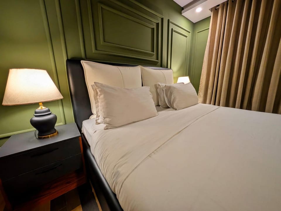 DHA Lahore - Classic One-Bed Suite Apartment in Lahore