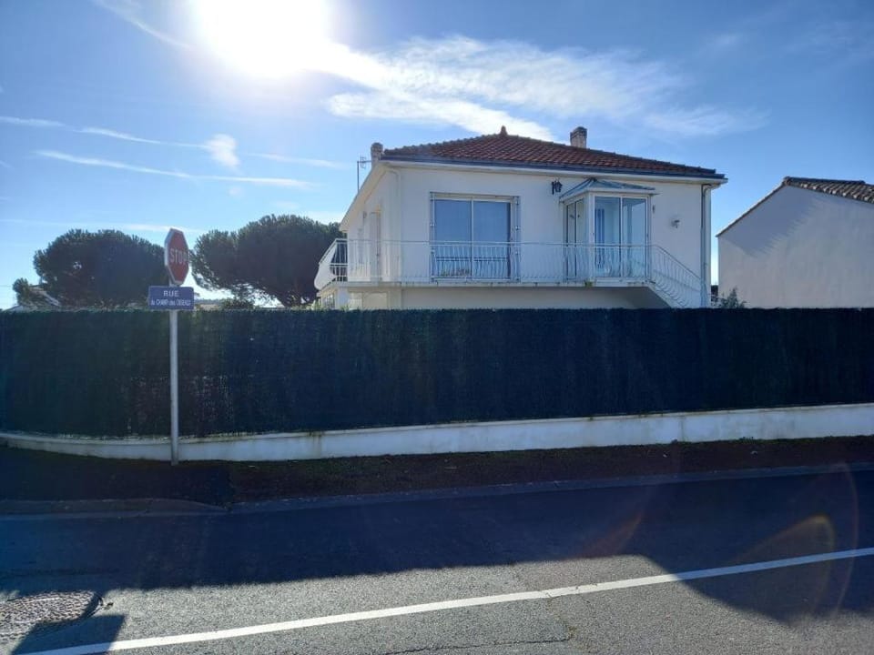 Villabellevue House in La Faute-sur-Mer
