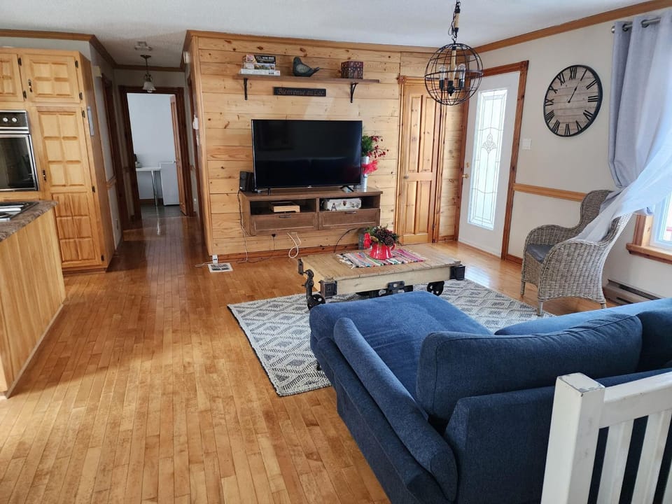 Communal lounge/ TV room, TV and multimedia, Living room