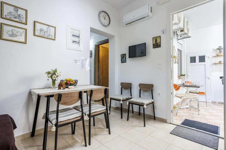 TV and multimedia, Dining area, air conditioner