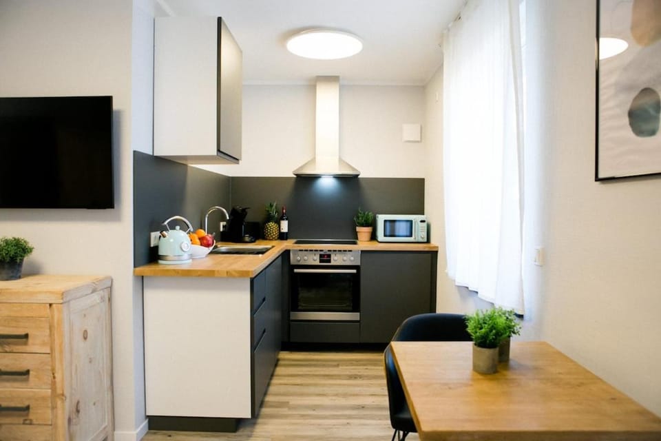 Kitchen or kitchenette, Dining area, oven, toaster