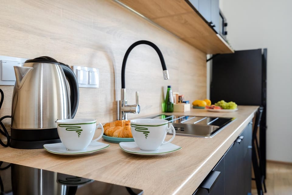 Coffee/tea facilities, oven