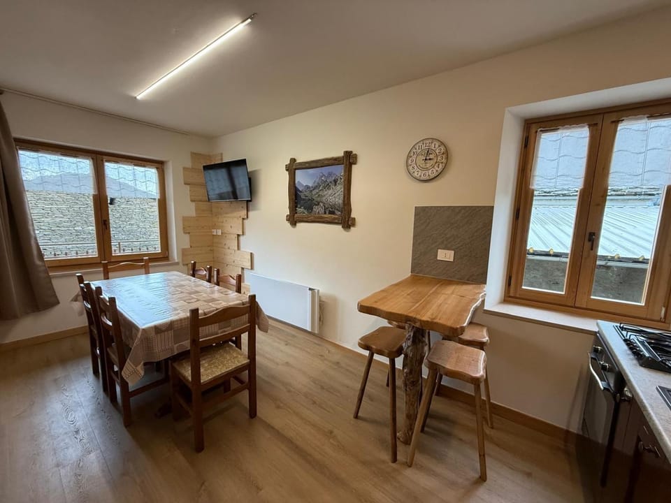 TV and multimedia, Kitchen or kitchenette, Dining area, oven