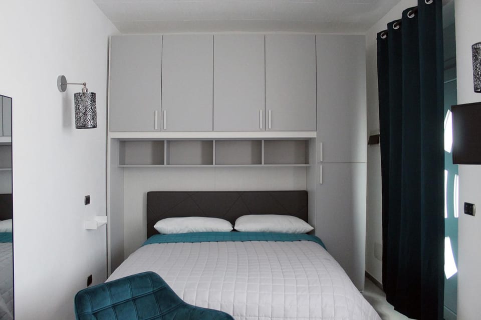 Bed, Photo of the whole room, Bedroom, wardrobe