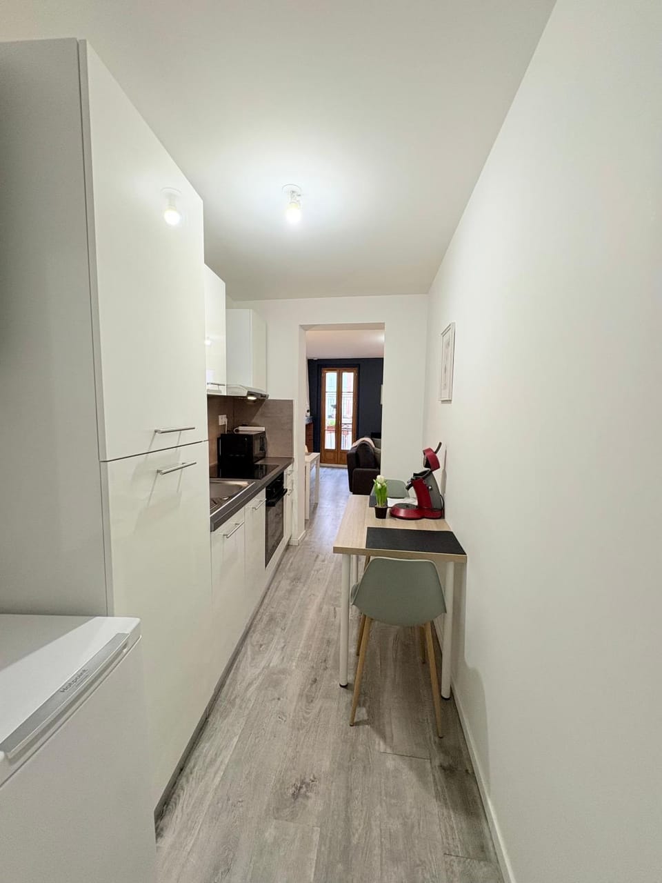 Kitchen or kitchenette, Dining area, stove
