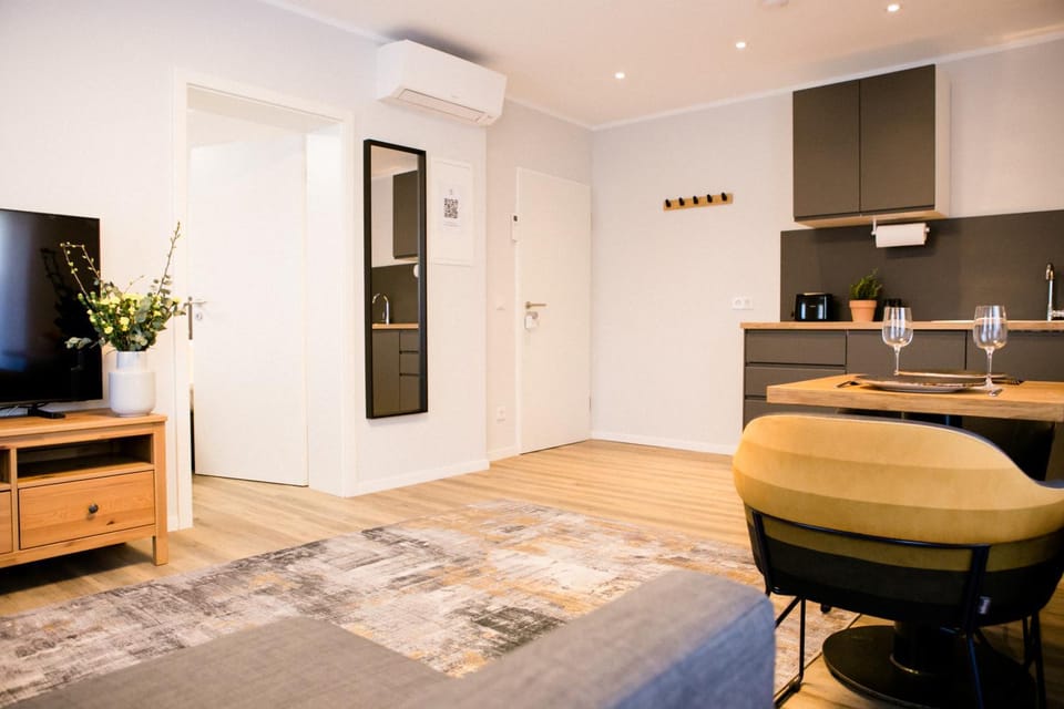 Kitchen or kitchenette, Living room, Seating area, Dining area