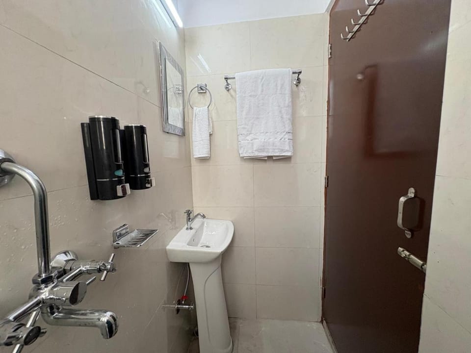 Shower, Bathroom, towels