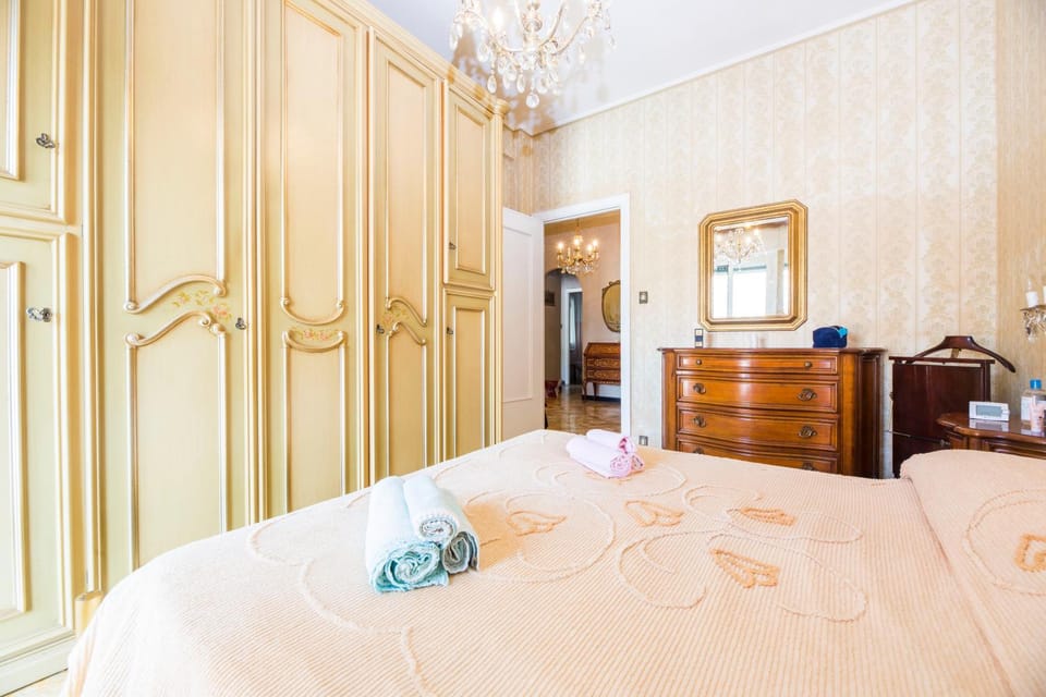 Bed, Photo of the whole room, Bedroom, towels, wardrobe