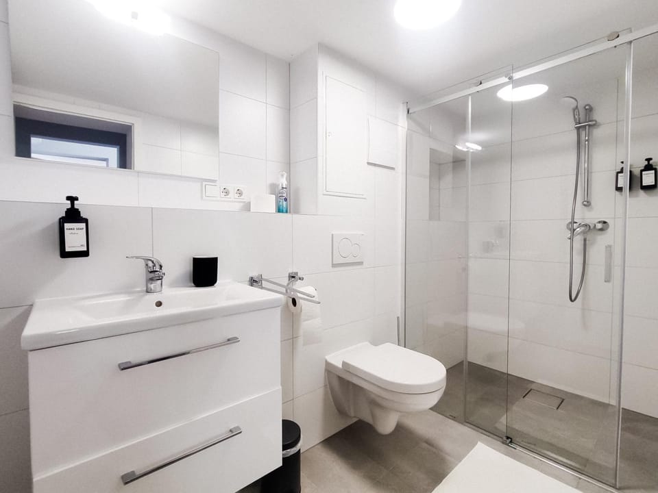 bonquartier - LUXAPT#3 Chice, moderne Wohnung mit Self Check-In, voll ausgestatteter Küche, Klimaanlage und Parkplatz Apartment in Sankt Augustin