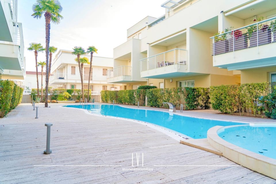 Jesolo Wave - Private Garden & Pool Retreat Apartment in Lido di Jesolo