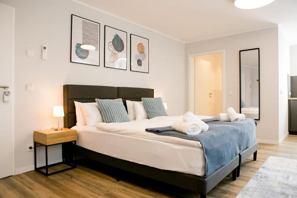 Bed, towels
