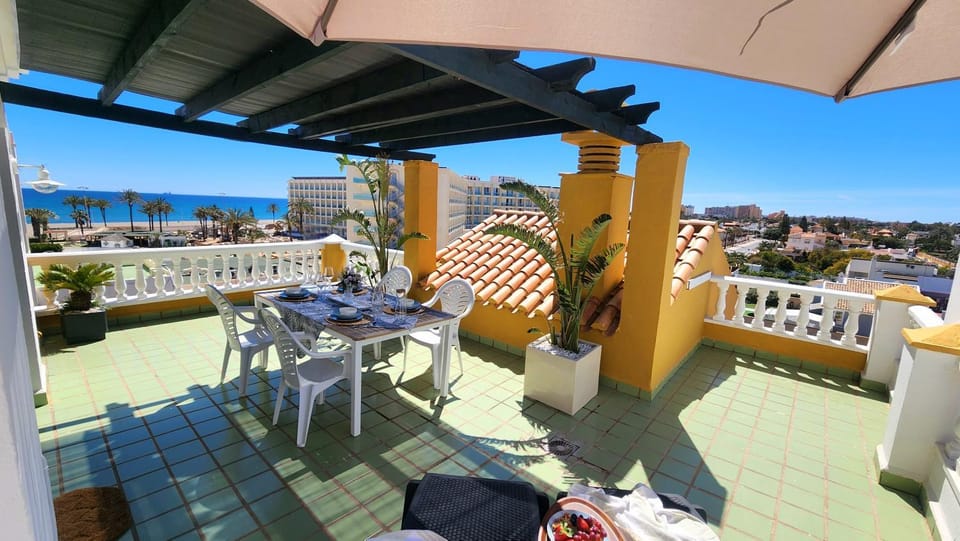 View (from property/room), Balcony/Terrace, Dining area, City view, Sea view