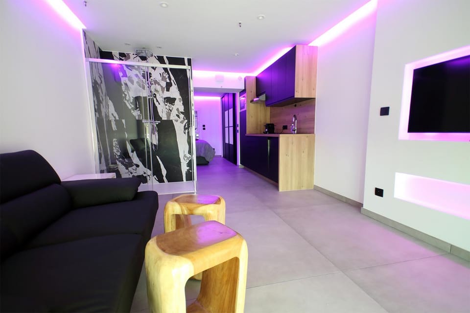 TV and multimedia, Living room, Seating area