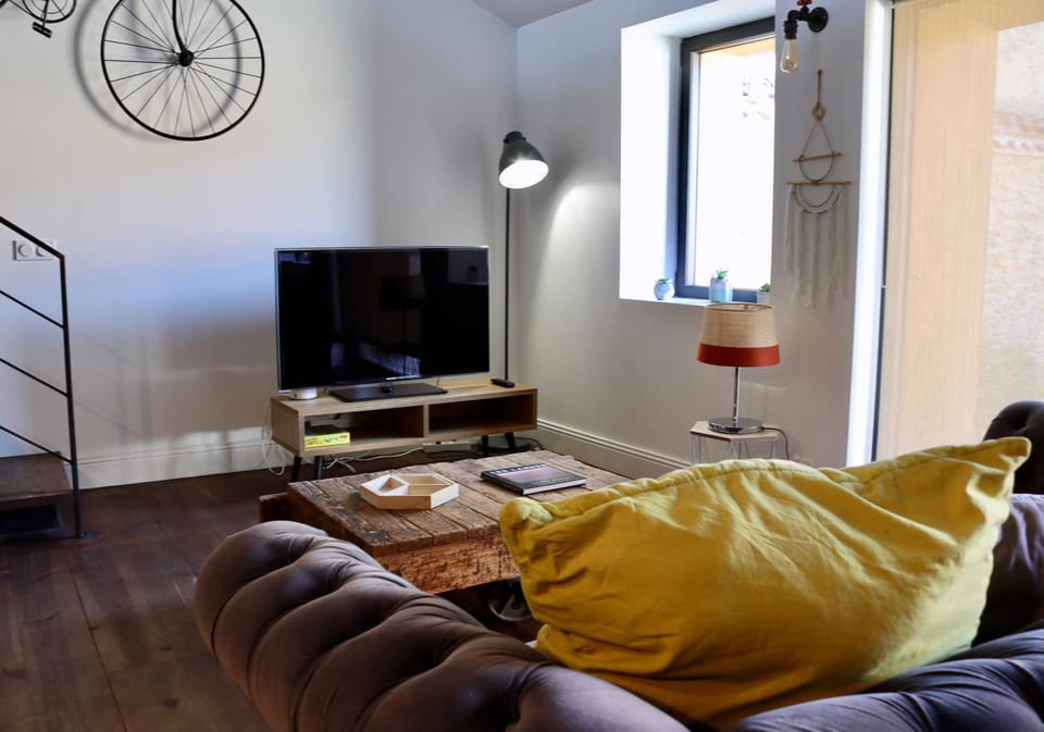 Communal lounge/ TV room, TV and multimedia, Living room, Seating area
