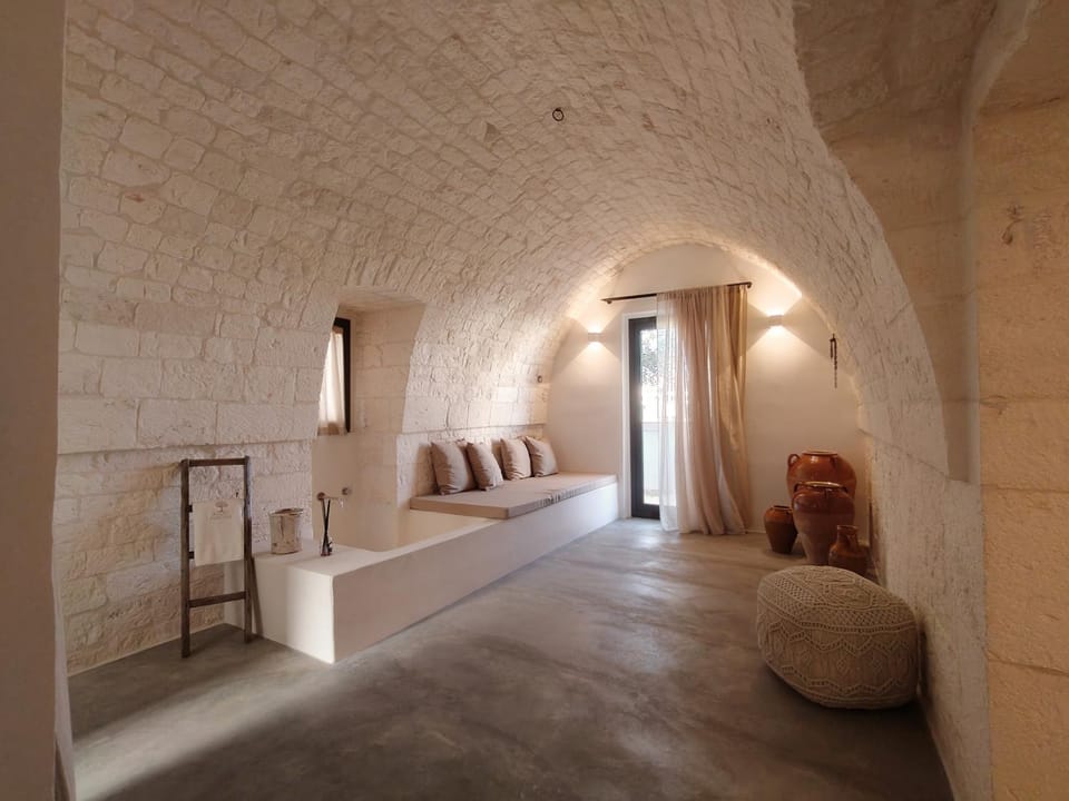 Photo of the whole room, Bath