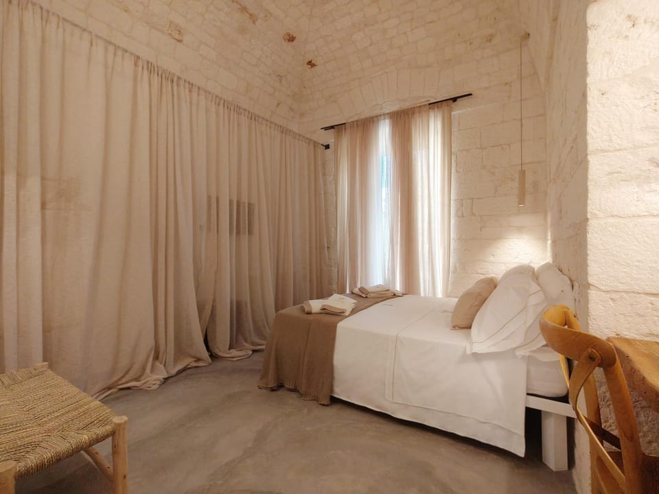 Bed, TV and multimedia, Bedroom, air conditioner