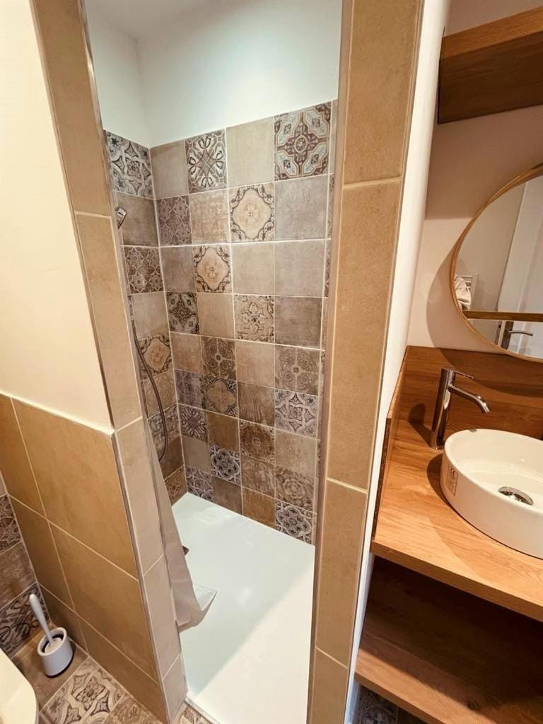 Shower, Toilet