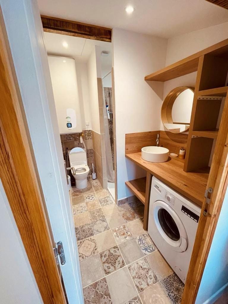 Toilet, washing machine