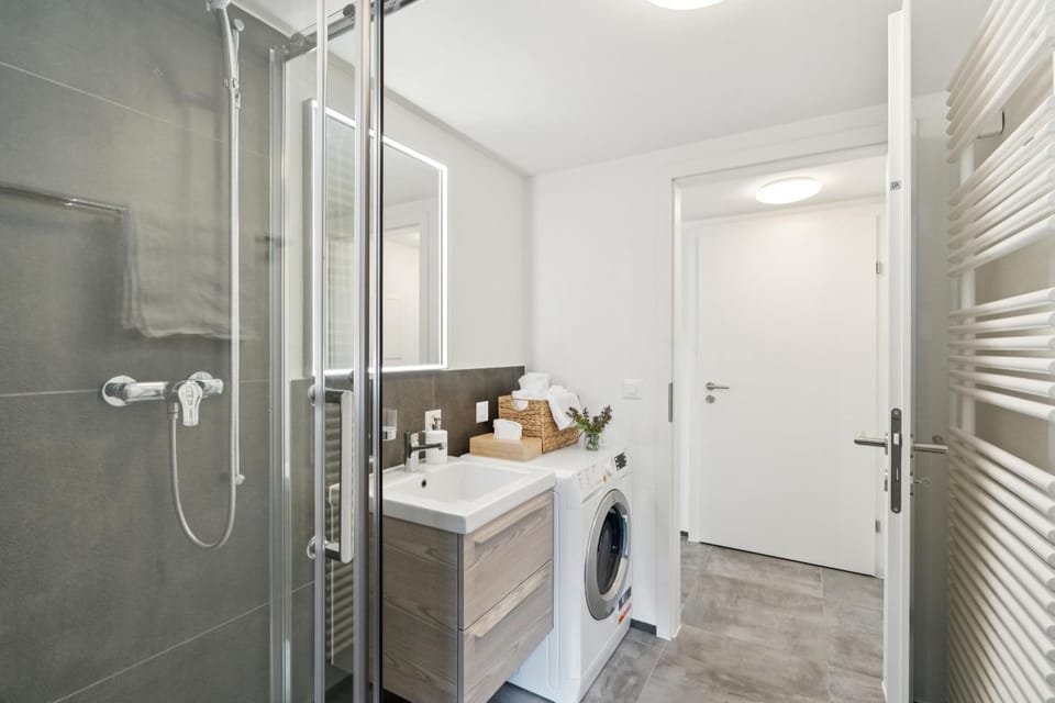 Shower, Bathroom, towels, washing machine