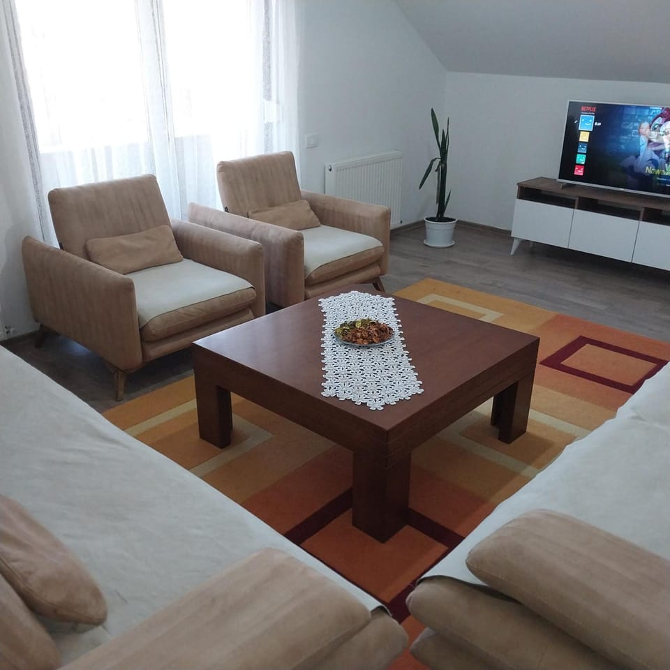 Communal lounge/ TV room, Living room, Seating area, Evening entertainment