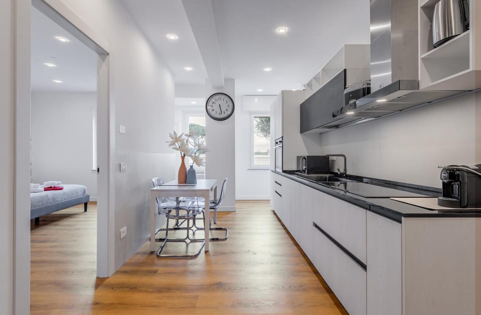 Coffee/tea facilities, Balcony/Terrace, Kitchen or kitchenette, Seating area, Dining area, Landmark view, dishwasher, stove, toaster