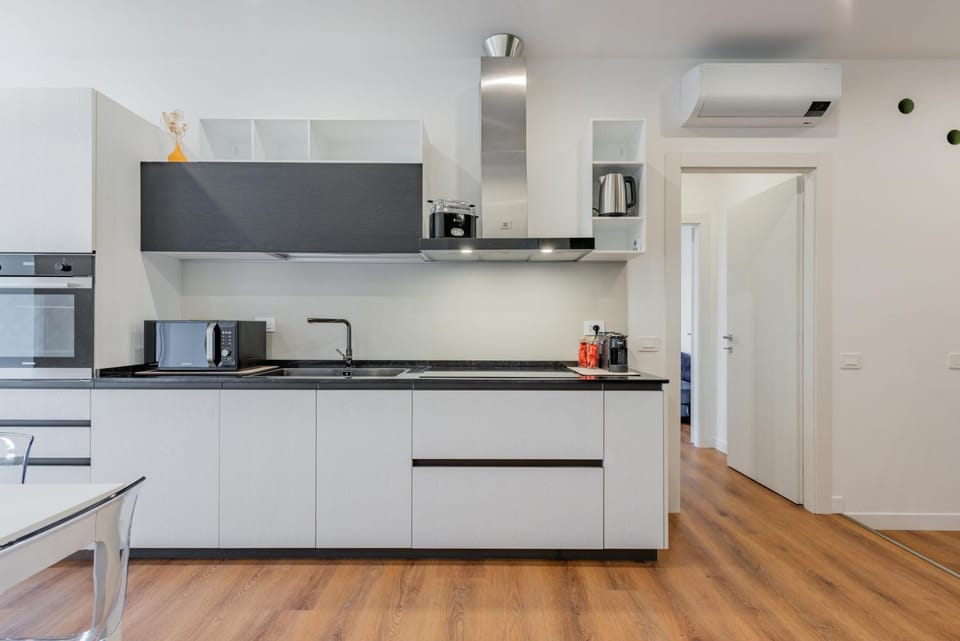 Coffee/tea facilities, Kitchen or kitchenette, dishwasher, microwave, oven, stove, toaster