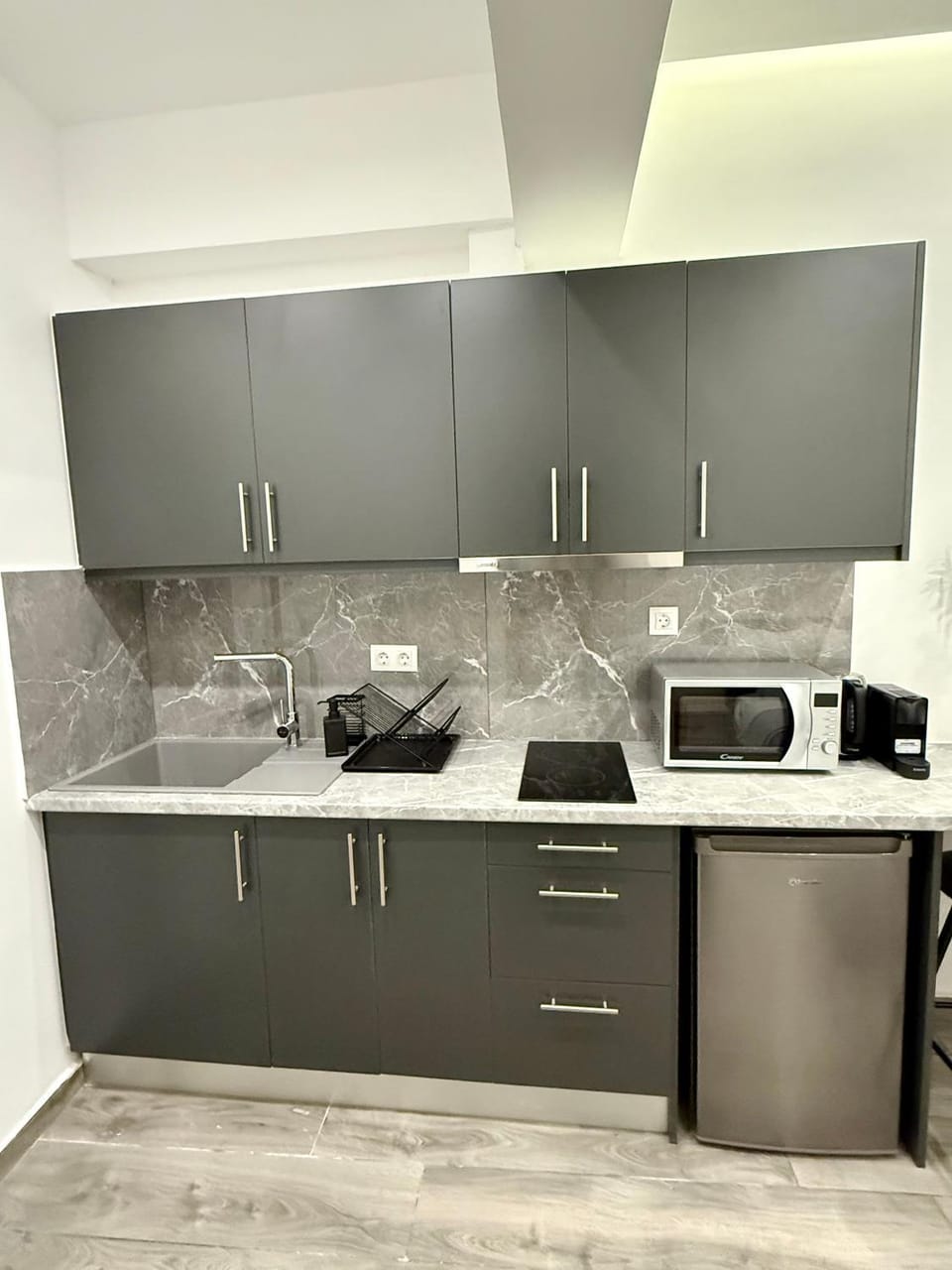 Pagrati Luxury Gray Studio-Chremonidou street Apartment in Athens