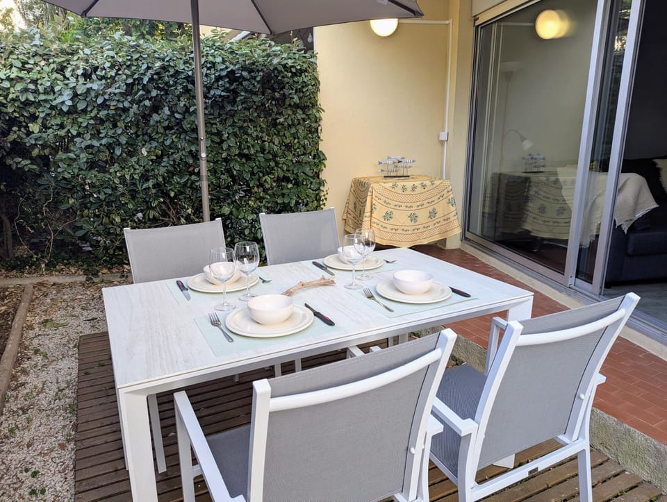 Garden, Dining area