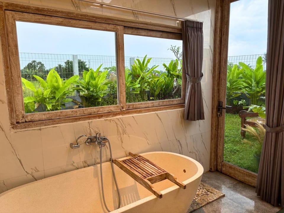 Villa Hanoman - Serene 2BR Ubud Rice Fields Hideaway Villa in Abiansemal