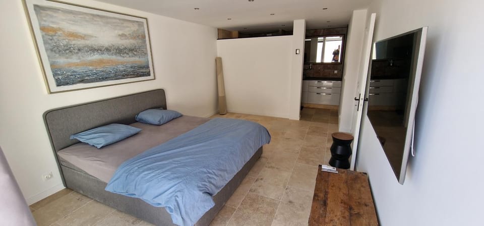 Quiet, discreet places House in Lambesc