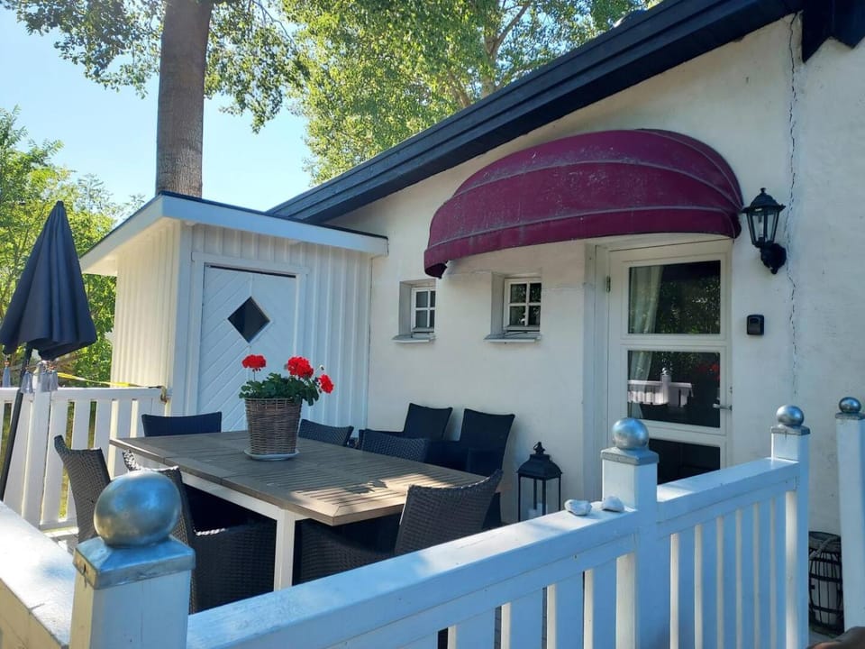 Villa och gårdshus i Visbys lugnaste kvarter Apartment in Visby