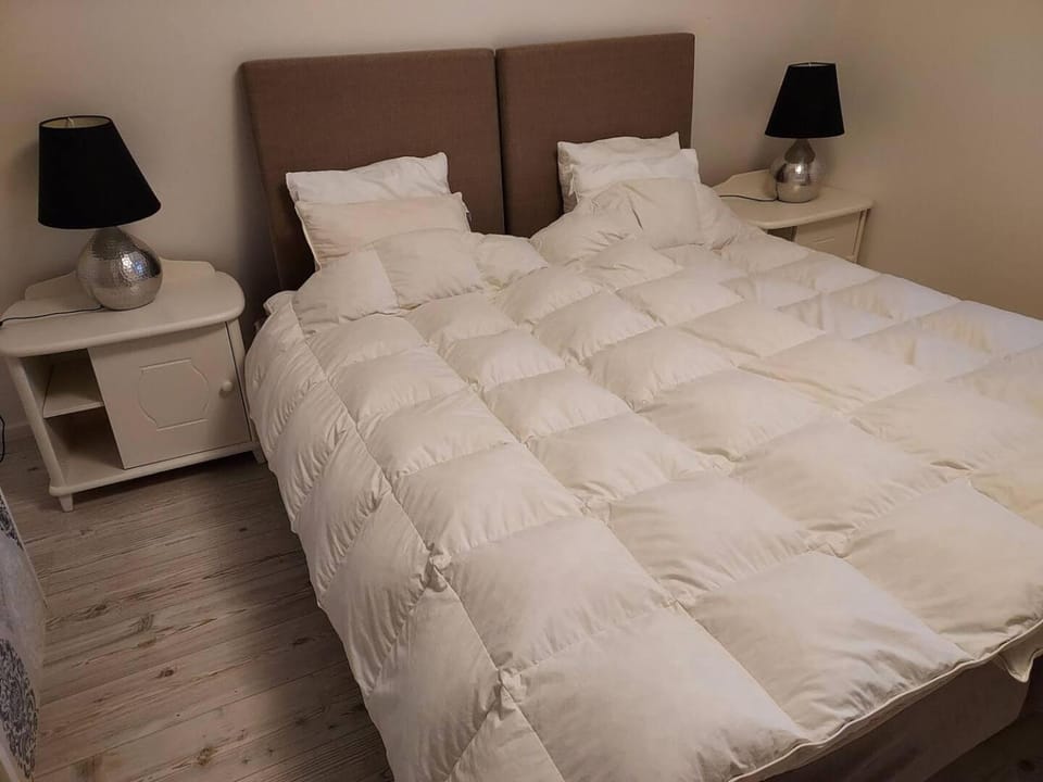 Villa och gårdshus i Visbys lugnaste kvarter Apartment in Visby