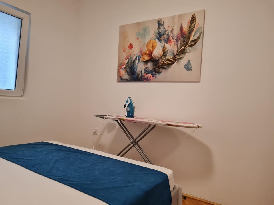 Bedroom, flat iron
