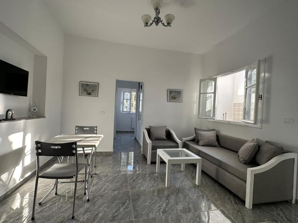 Grand appartement une chambre 3 mins de la plage 3 hammamet nord Apartment in Mrezga