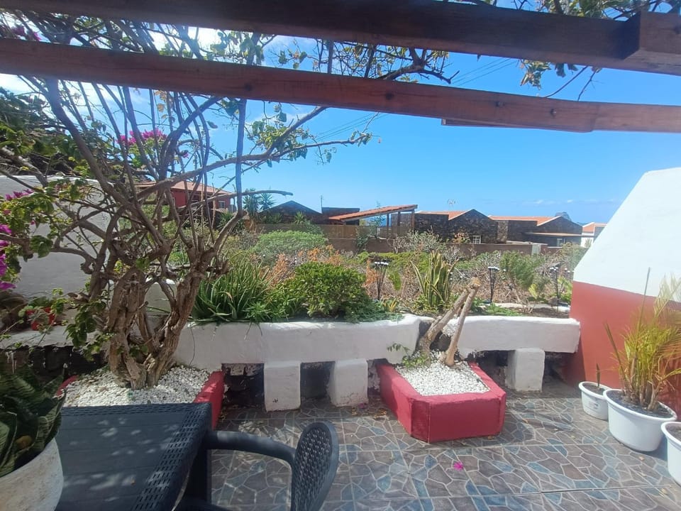 Patio, Day, Garden, Balcony/Terrace, Garden view