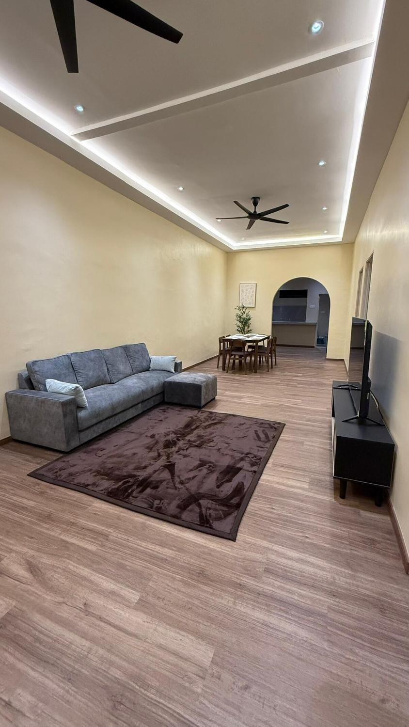 Cosy Nest Homestay with 60 inch 4K android TV House in Johor