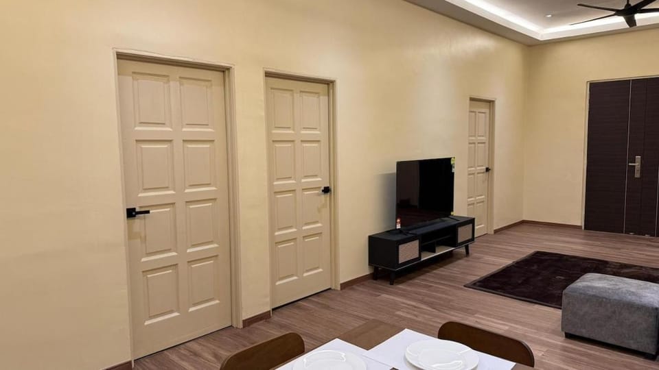 Cosy Nest Homestay with 60 inch 4K android TV House in Johor