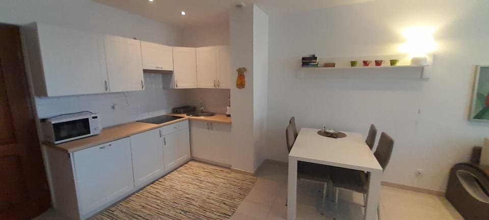 Dining area, oven, pet friendly, stove