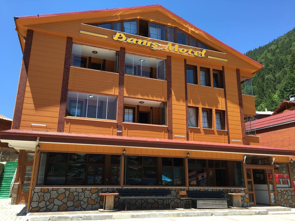 Property building, Facade/entrance, Food and drinks, Buffet breakfast