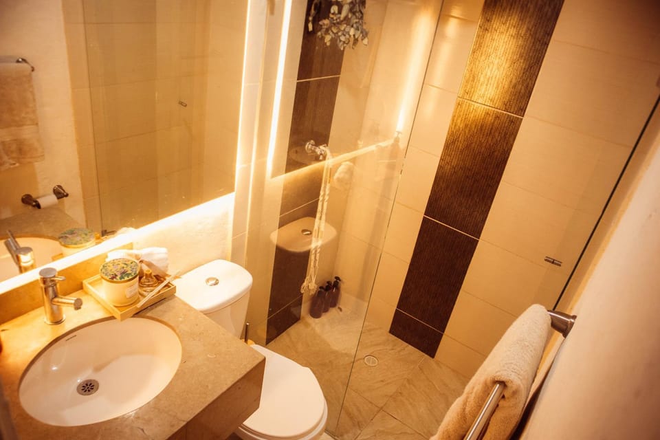 Shower, Bathroom, towels