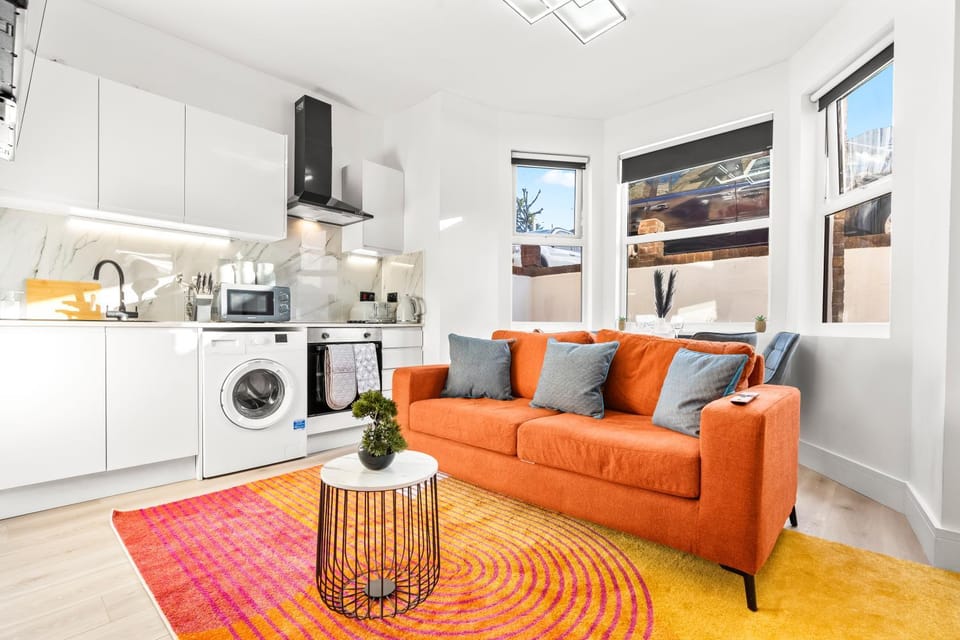 Kitchen or kitchenette, Living room, Seating area, washing machine, kitchen