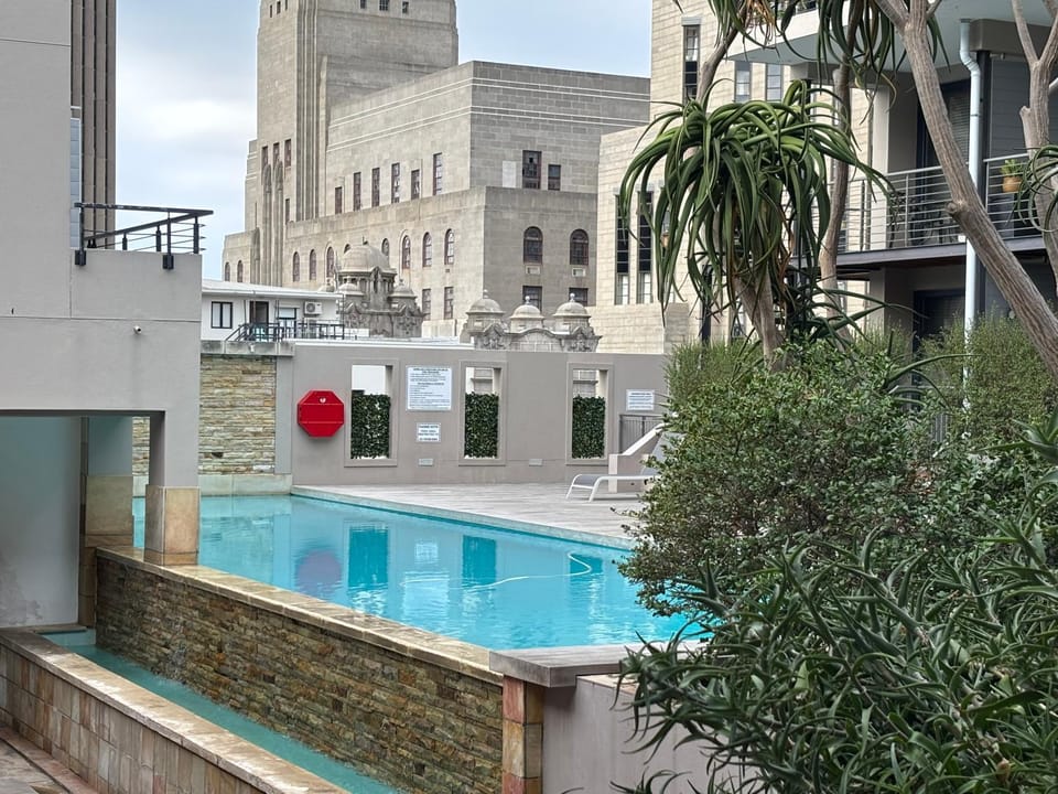 Elegant Oasis in Cape Town CBD Pool Gym & City Views Apartment in Cape Town