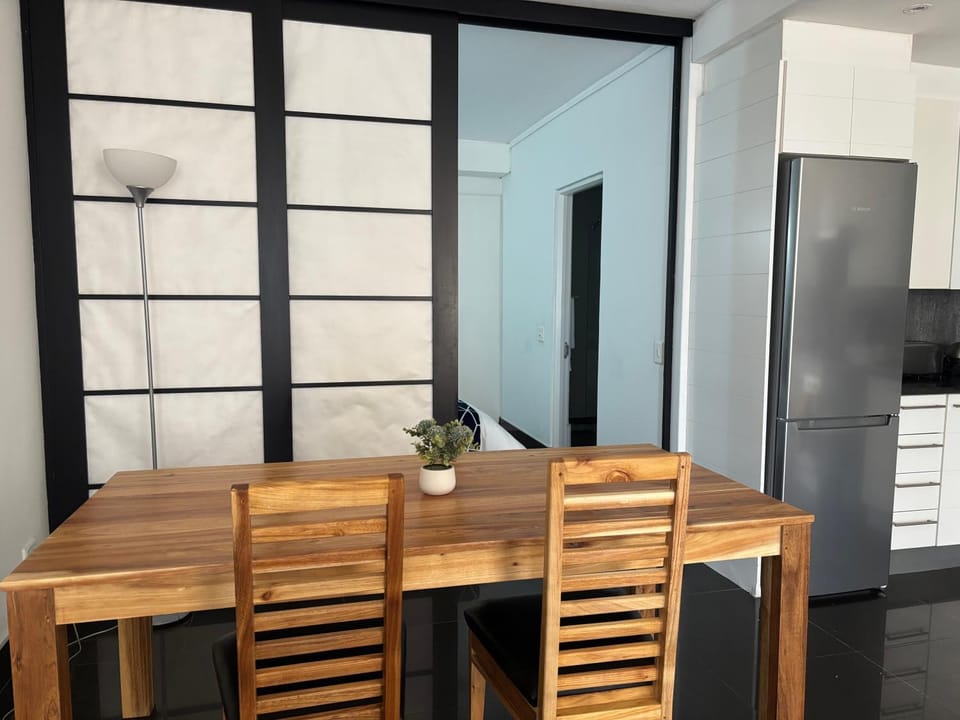 Elegant Oasis in Cape Town CBD Pool Gym & City Views Apartment in Cape Town