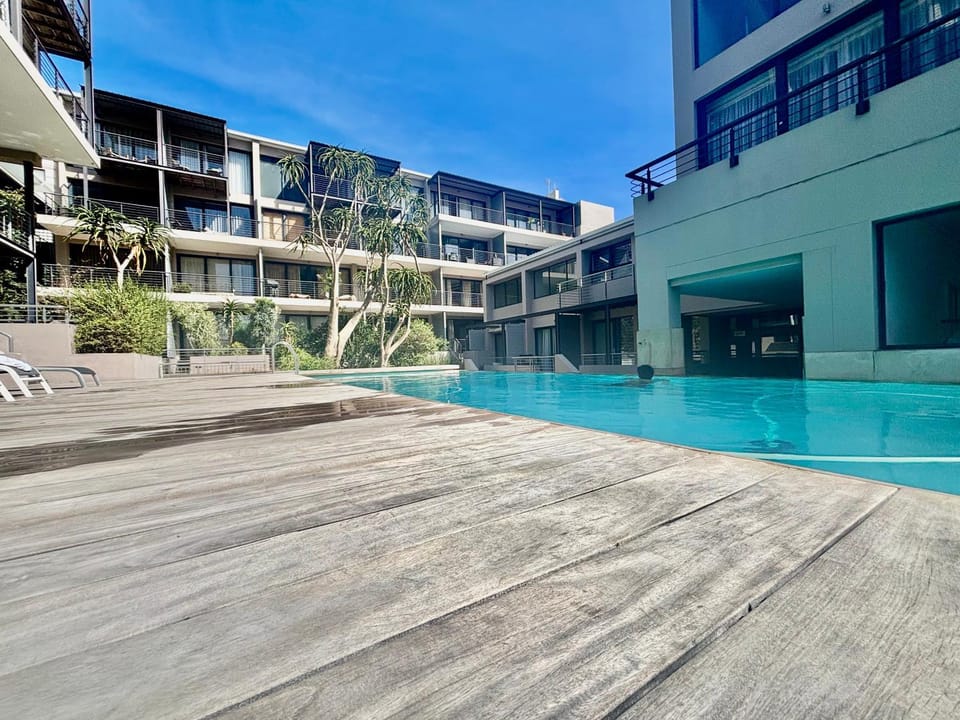 Elegant Oasis in Cape Town CBD Pool Gym & City Views Apartment in Cape Town