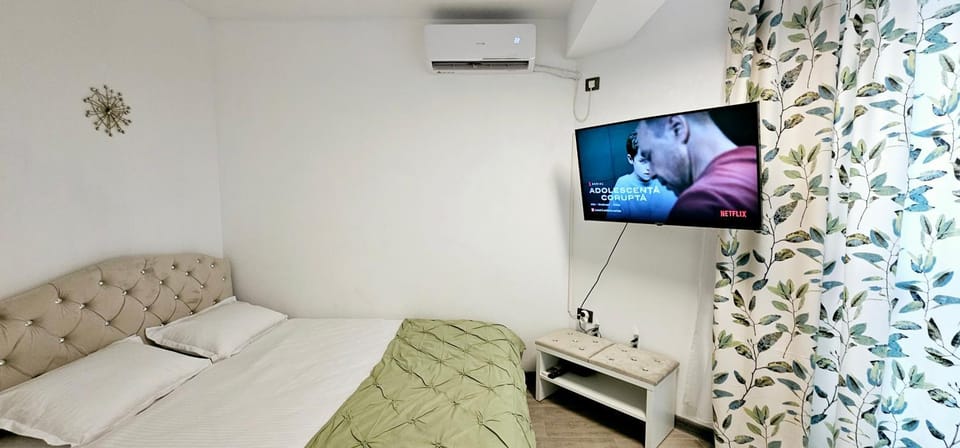 Bed, TV and multimedia, Bedroom, air conditioner
