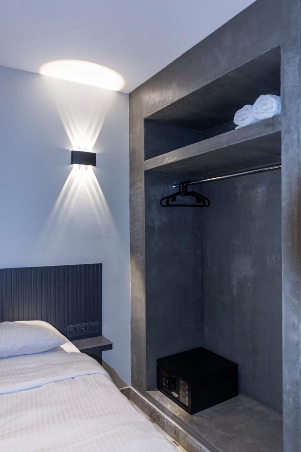 Bed, Bedroom, safe, towels, wardrobe