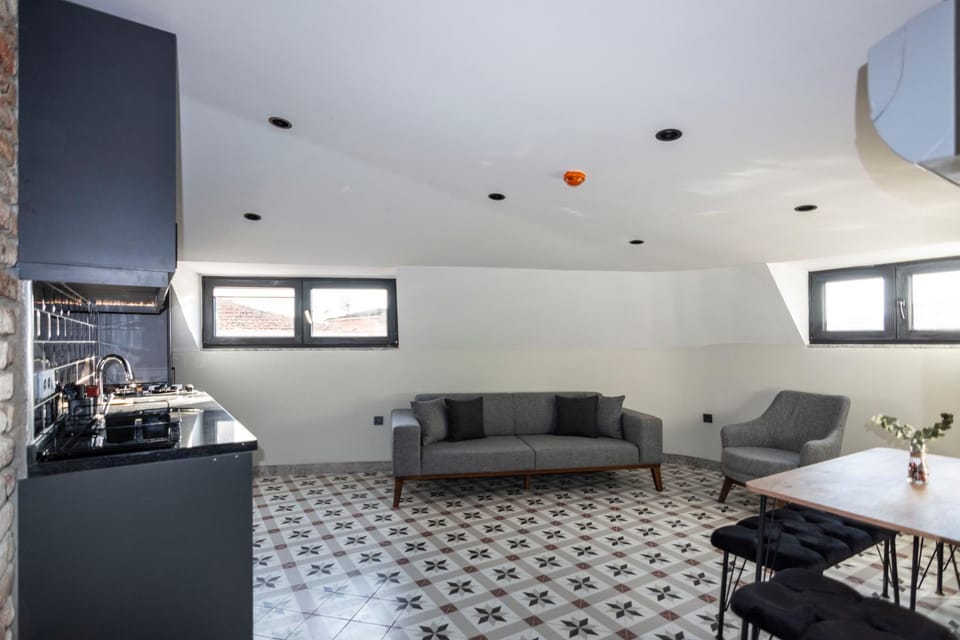 Coffee/tea facilities, Kitchen or kitchenette, Living room, Seating area, Dining area