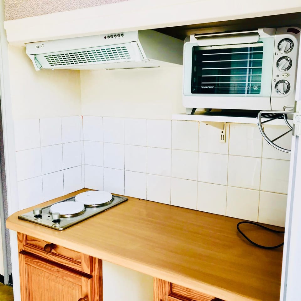 Kitchen or kitchenette, stove